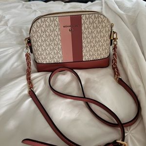 *SOLD* Michael Kors crossbody